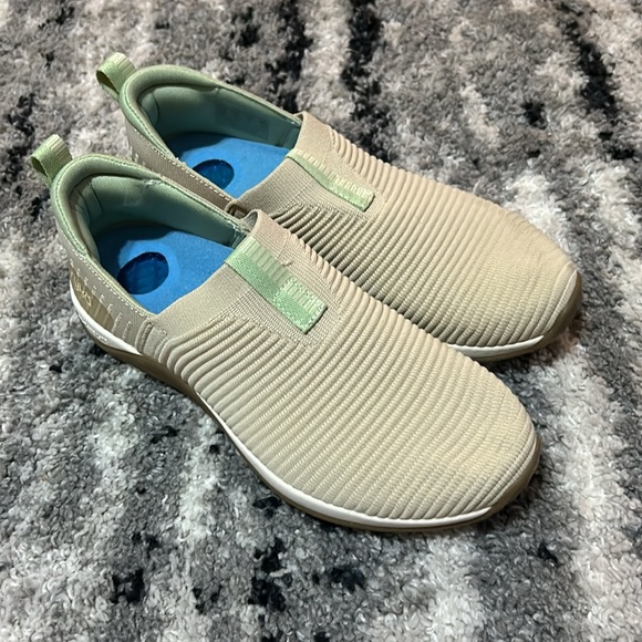 Echo Knit Slip On Sneaker - Picture 7 of 12
